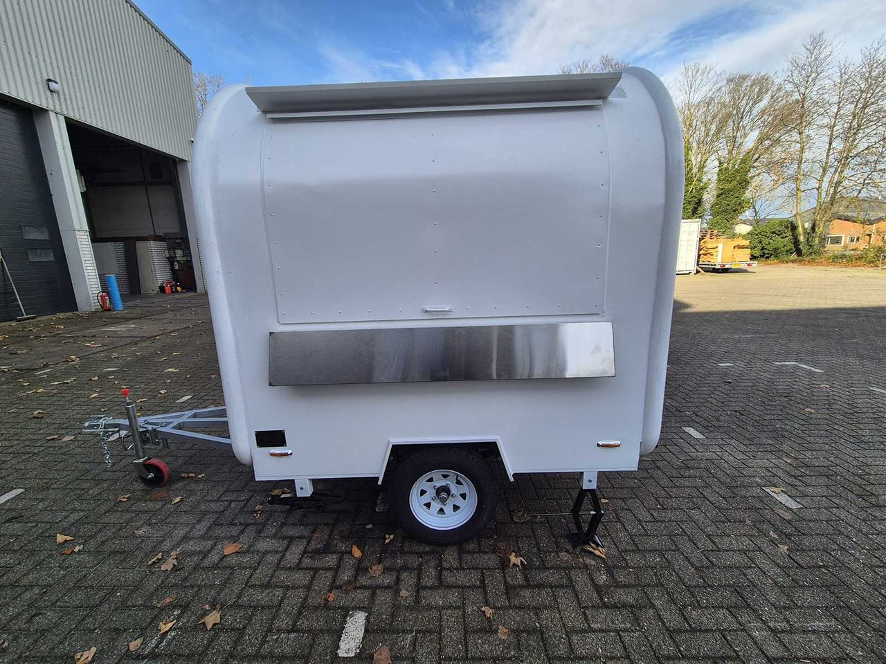 FOOD TRUCK WHITE - 2025 - Piekabe: foto 1 FOOD TRUCK WHITE - 2025 - Piekabe: foto 1