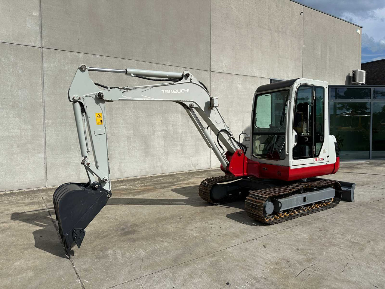 TAKEUCHI - 2010 - TB150C - MIDI EXCAVATOR - Ekskavators: foto 1 TAKEUCHI - 2010 - TB150C - MIDI EXCAVATOR - Ekskavators: foto 1
