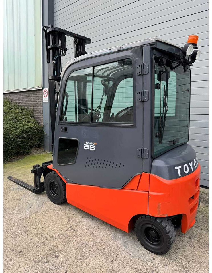 TOYOTA - 2013 - 8-FBMT-25 - FORK POSITIONER, SIDE-SHIFT - FORKLIFT - Autokrāvējs: foto 3 TOYOTA - 2013 - 8-FBMT-25 - FORK POSITIONER, SIDE-SHIFT - FORKLIFT - Autokrāvējs: foto 3