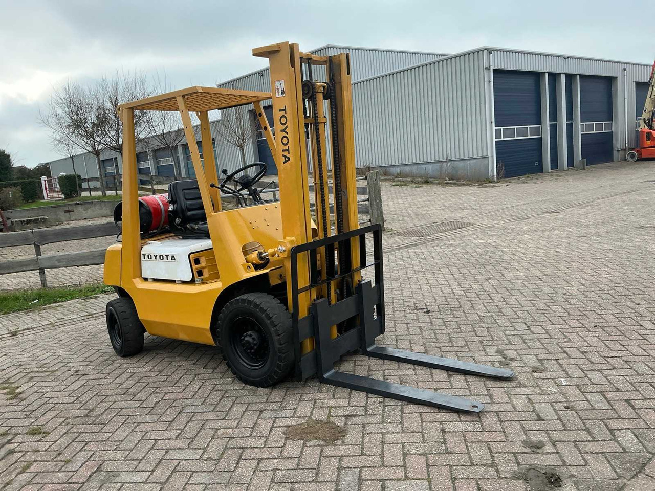 TOYOTA 2FG25 FORKLIFT - Autokrāvējs: foto 4 TOYOTA 2FG25 FORKLIFT - Autokrāvējs: foto 4