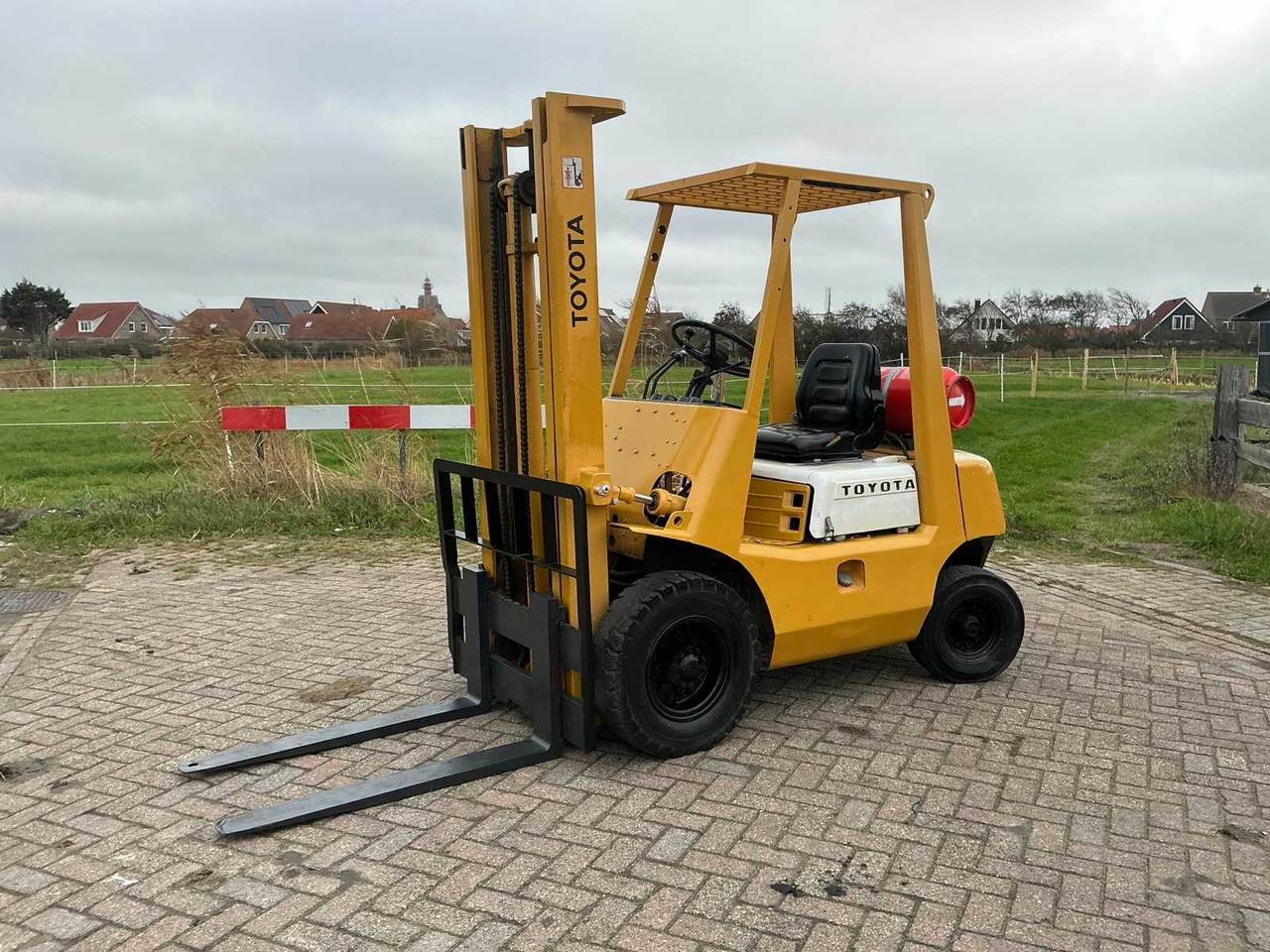 TOYOTA 2FG25 FORKLIFT - Autokrāvējs: foto 1 TOYOTA 2FG25 FORKLIFT - Autokrāvējs: foto 1