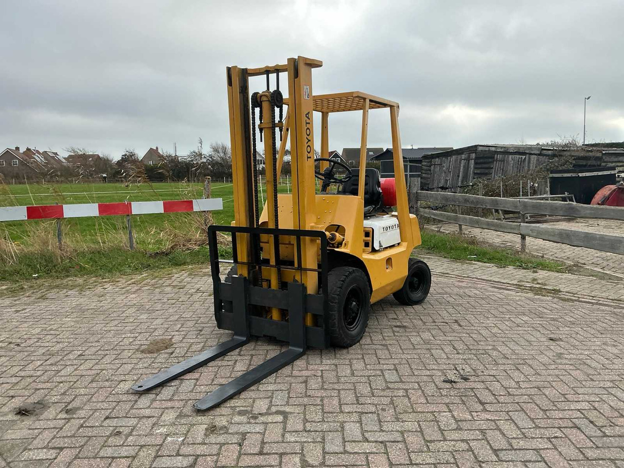 TOYOTA 2FG25 FORKLIFT - Autokrāvējs: foto 2 TOYOTA 2FG25 FORKLIFT - Autokrāvējs: foto 2