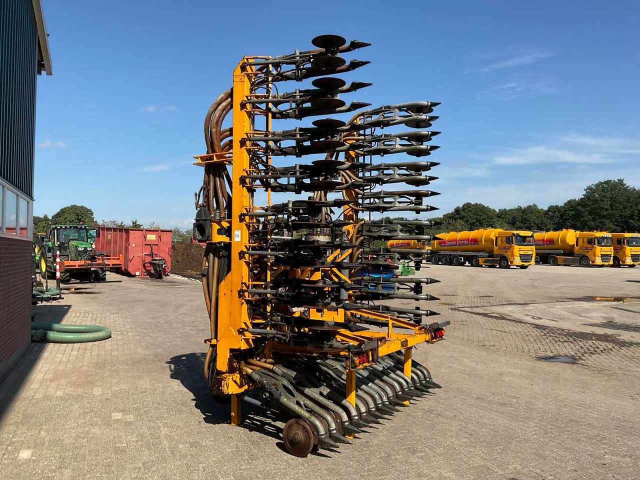 Tjalma HD900 - Mēslošanas tehnika: foto 4 Tjalma HD900 - Mēslošanas tehnika: foto 4
