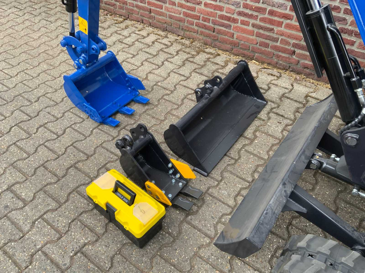 Kāpurķēžu ekskavators UF Equipment NM-E15: foto 12