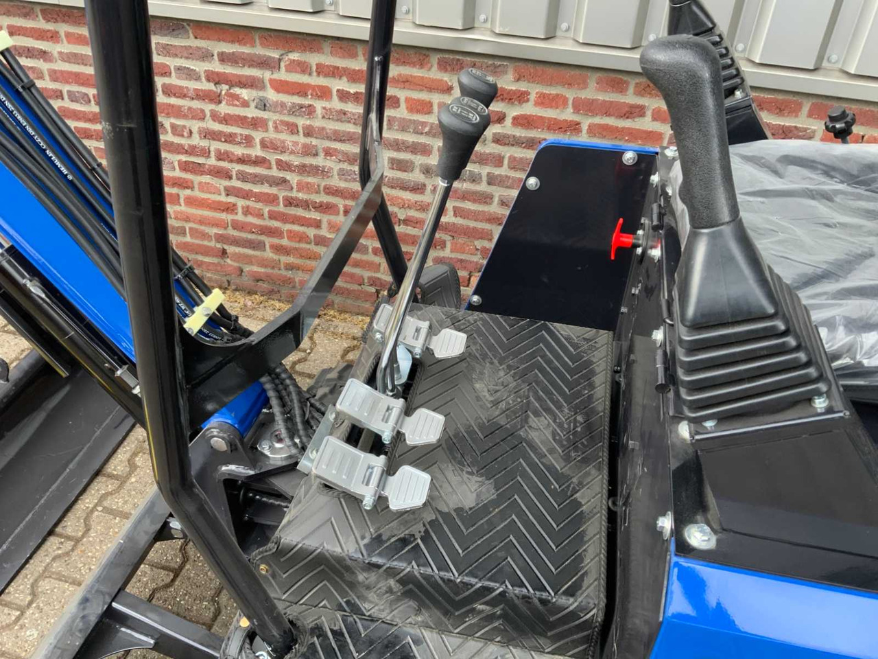 Kāpurķēžu ekskavators UF Equipment NM-E15: foto 10