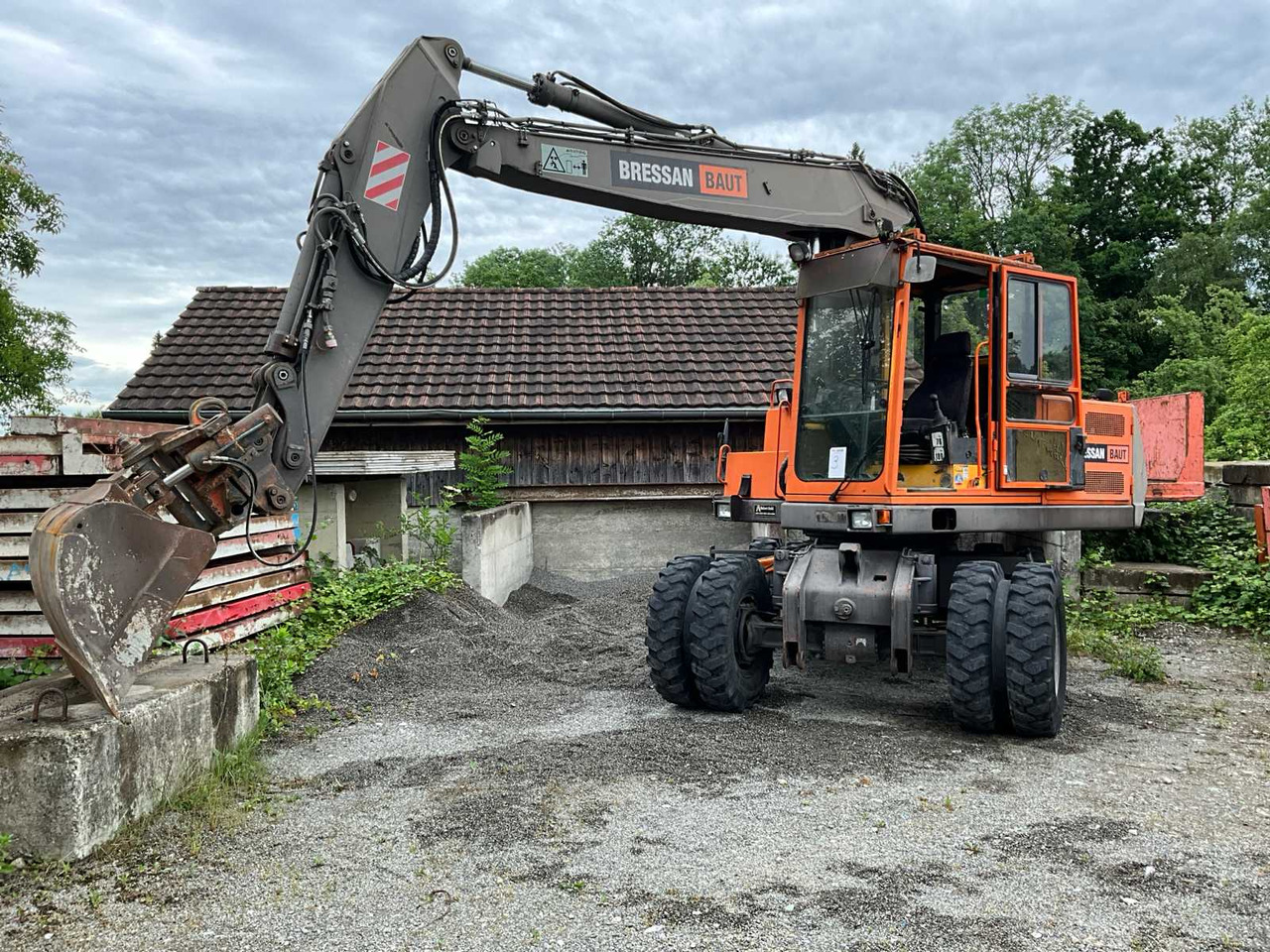 Volvo EW 150 C - Riteņu ekskavators: foto 1 Volvo EW 150 C - Riteņu ekskavators: foto 1