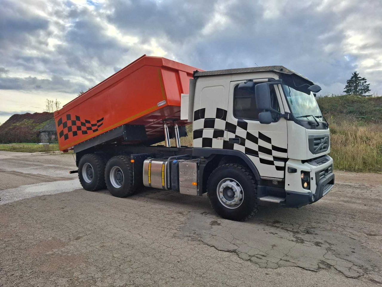 Volvo FM 460 - Bezceļu pašizgāzējs: foto 1 Volvo FM 460 - Bezceļu pašizgāzējs: foto 1