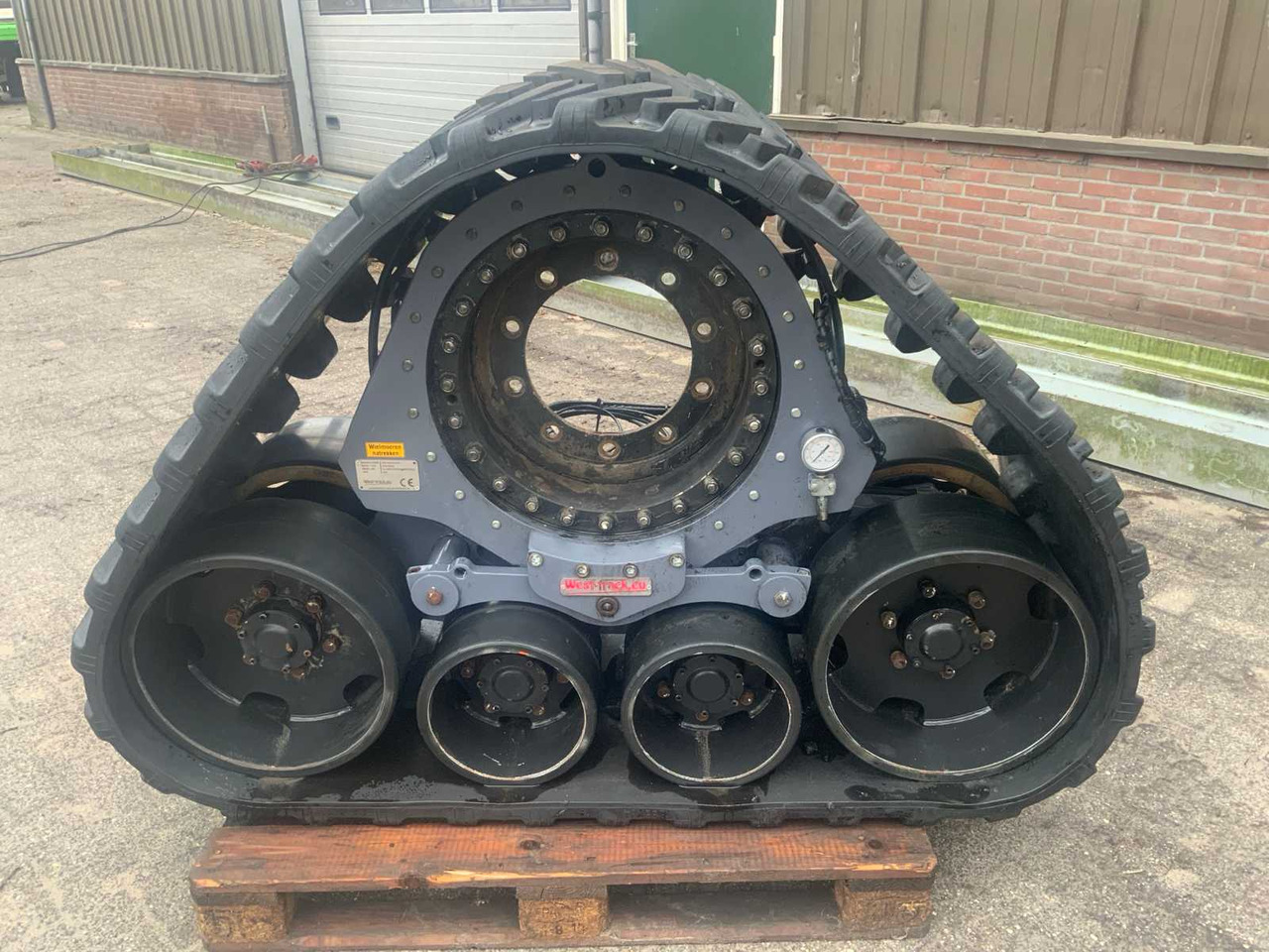 West-track D19X128X34 - Traktors: foto 1 West-track D19X128X34 - Traktors: foto 1