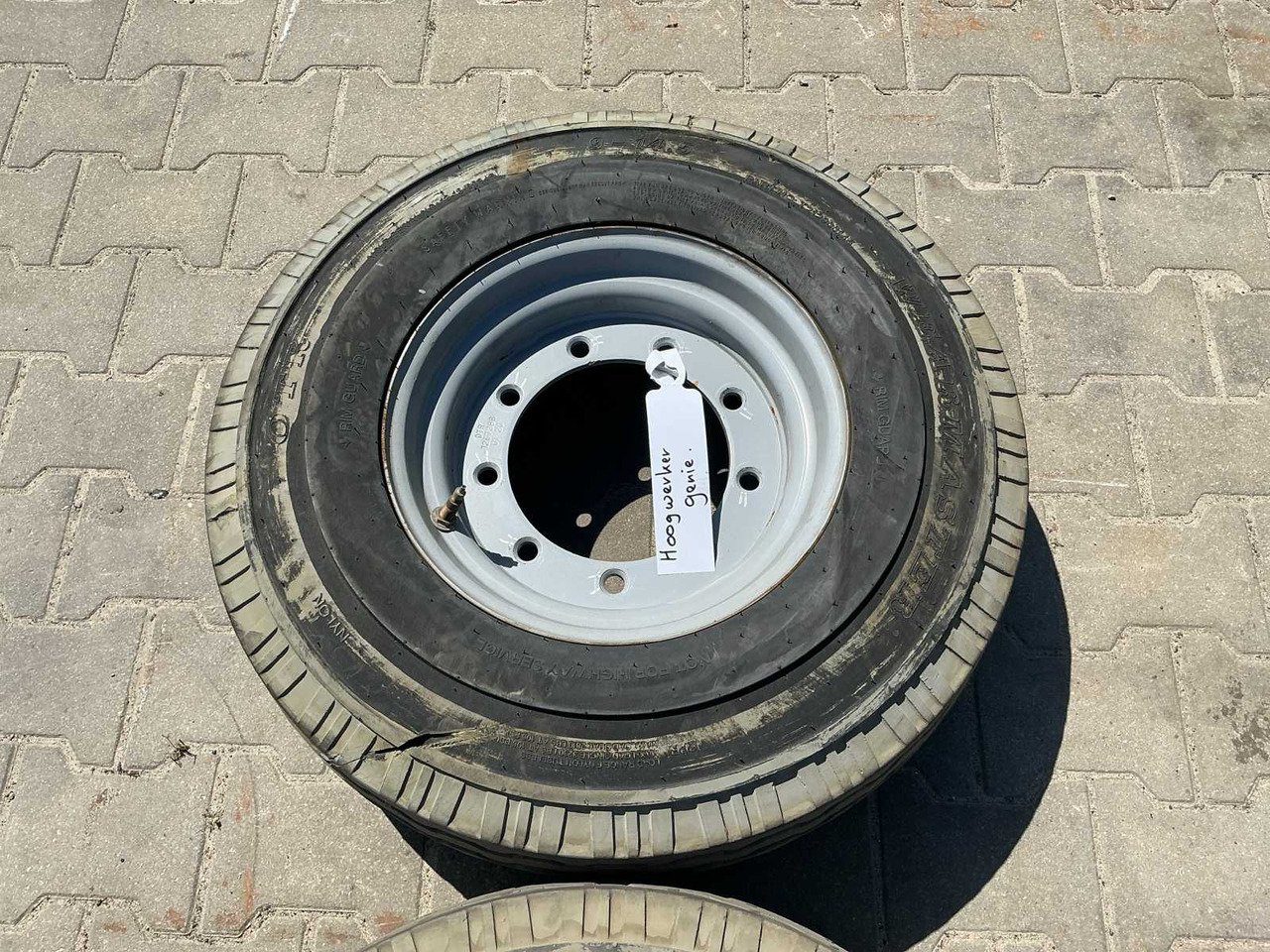 Wheel / tire on rim for Genie aerial platform (2x) - Riepas un diski - Traktors: foto 3 Wheel / tire on rim for Genie aerial platform (2x) - Riepas un diski - Traktors: foto 3