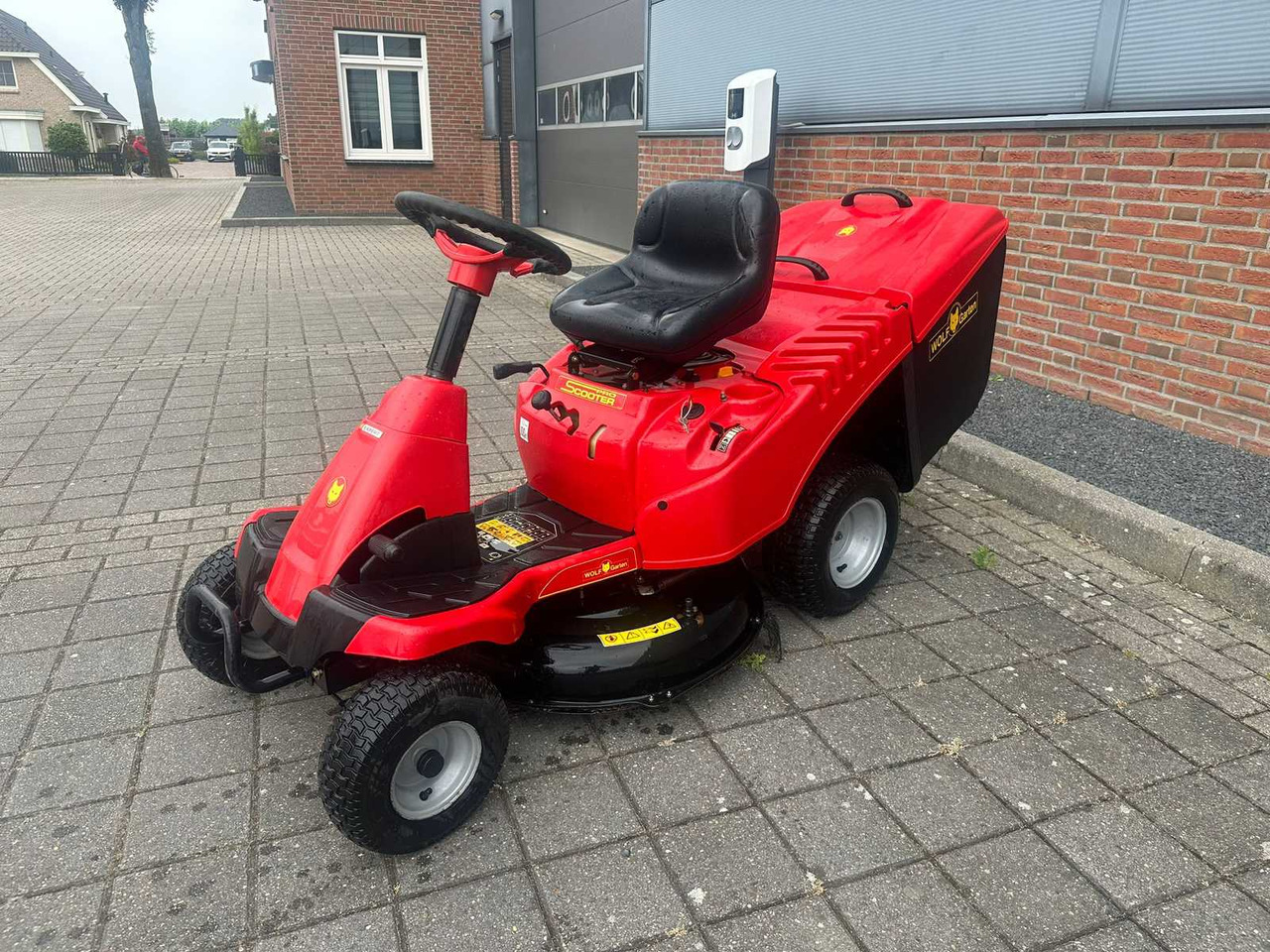 Wolf-Garten Pro scooter - Zāles pļāvējs: foto 1 Wolf-Garten Pro scooter - Zāles pļāvējs: foto 1