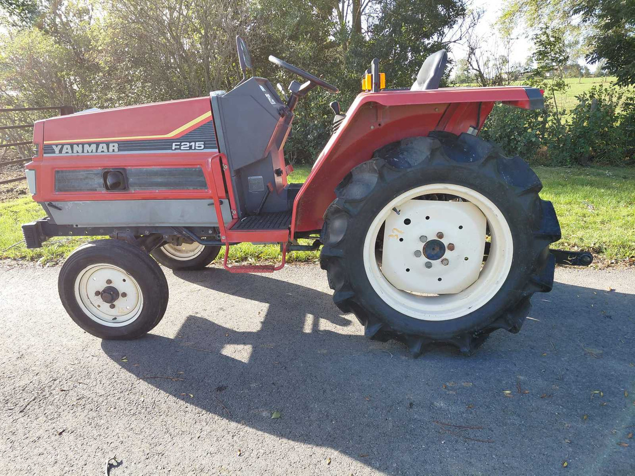 Yanmar F125 - Mini traktors: foto 1 Yanmar F125 - Mini traktors: foto 1