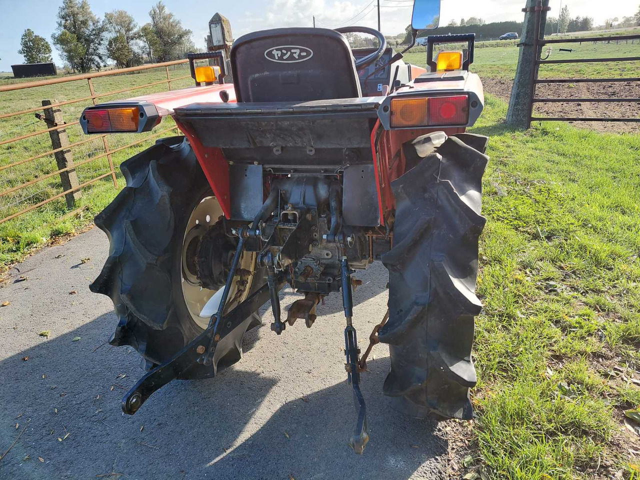 Yanmar F125 - Mini traktors: foto 4 Yanmar F125 - Mini traktors: foto 4