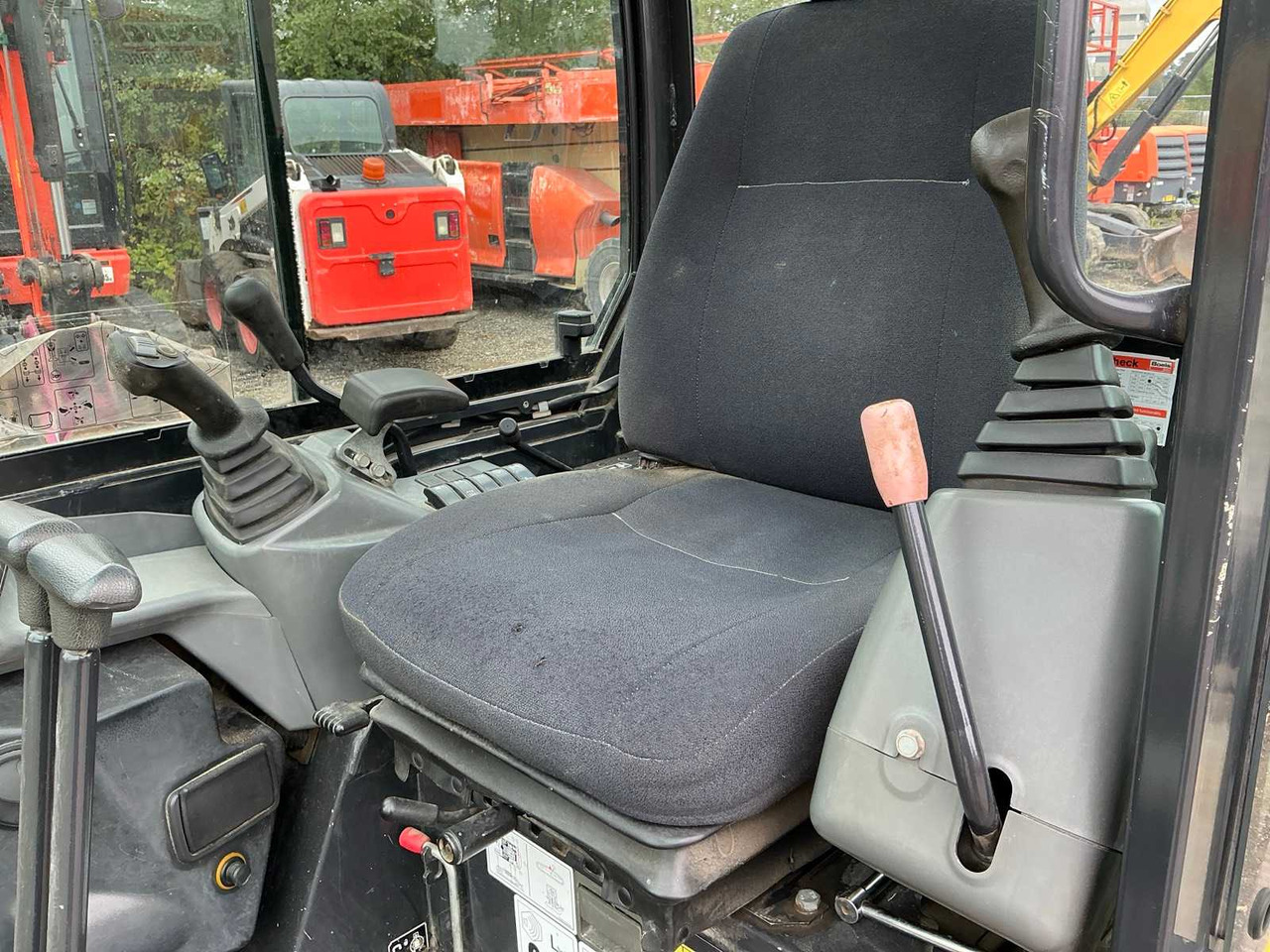 Kāpurķēžu ekskavators Yanmar SV18: foto 27