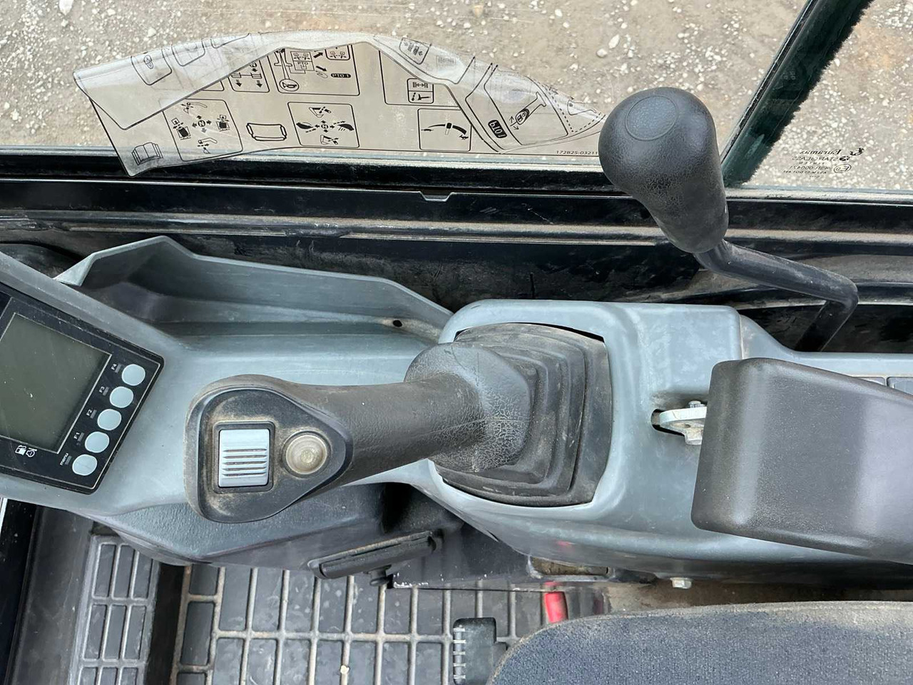 Kāpurķēžu ekskavators Yanmar SV18: foto 30