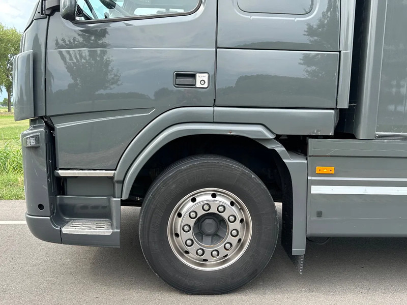 Volvo FM 330 VOLVO FM 330 EEV - Kravas automašīna ar slēgto virsbūvi: foto 4 Volvo FM 330 VOLVO FM 330 EEV - Kravas automašīna ar slēgto virsbūvi: foto 4