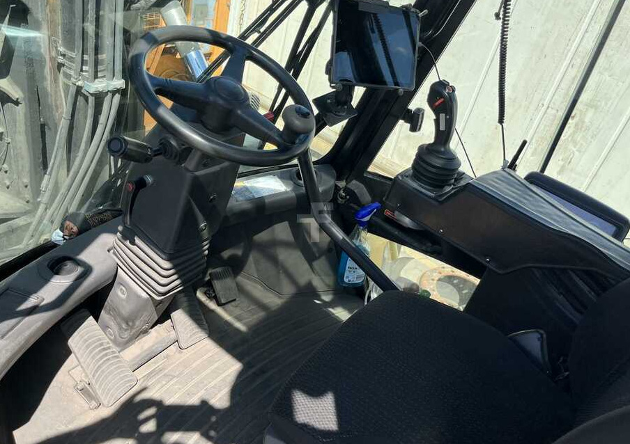 Hyster H25XM-12 - Konteineru iekrāvējs: foto 5 Hyster H25XM-12 - Konteineru iekrāvējs: foto 5