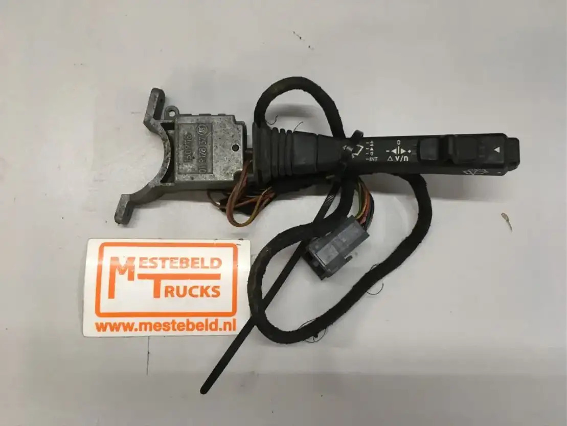 DAF CF 65 Stuurschakelaar rechts - Kabīne un interjers - Kravas automašīna: foto 1 DAF CF 65 Stuurschakelaar rechts - Kabīne un interjers - Kravas automašīna: foto 1