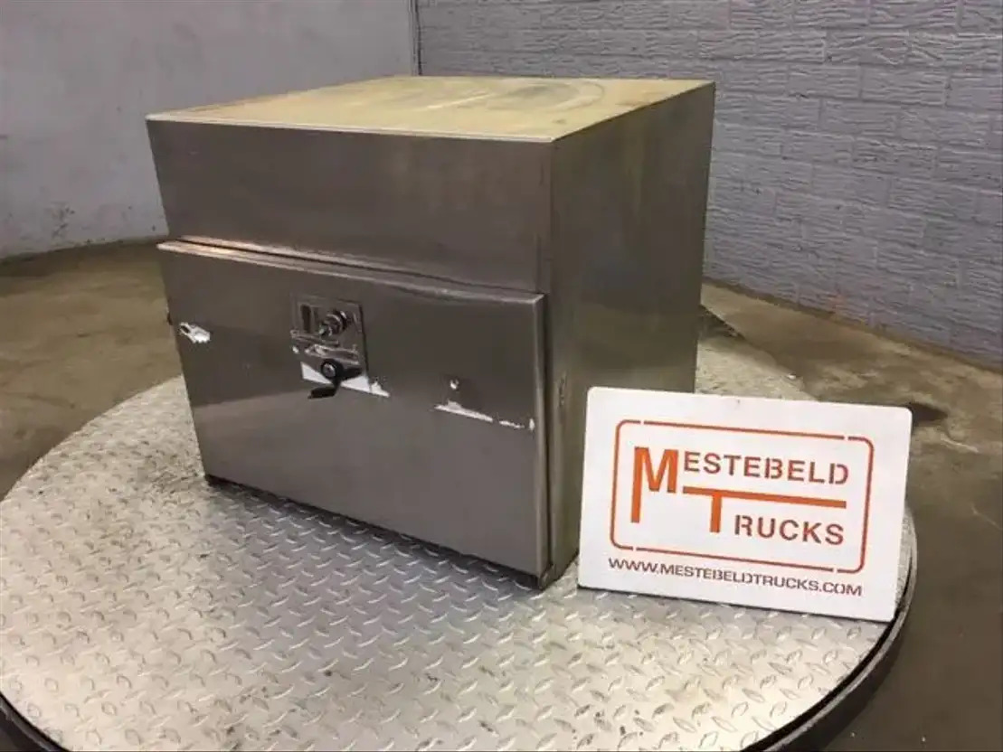 Diversen Gereedschapskist RVS - Kabīne un interjers - Kravas automašīna: foto 1 Diversen Gereedschapskist RVS - Kabīne un interjers - Kravas automašīna: foto 1