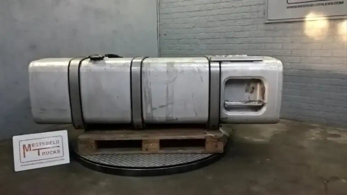 MAN Brandstoftank 710 Liter - Degvielas tvertne - Kravas automašīna: foto 1 MAN Brandstoftank 710 Liter - Degvielas tvertne - Kravas automašīna: foto 1
