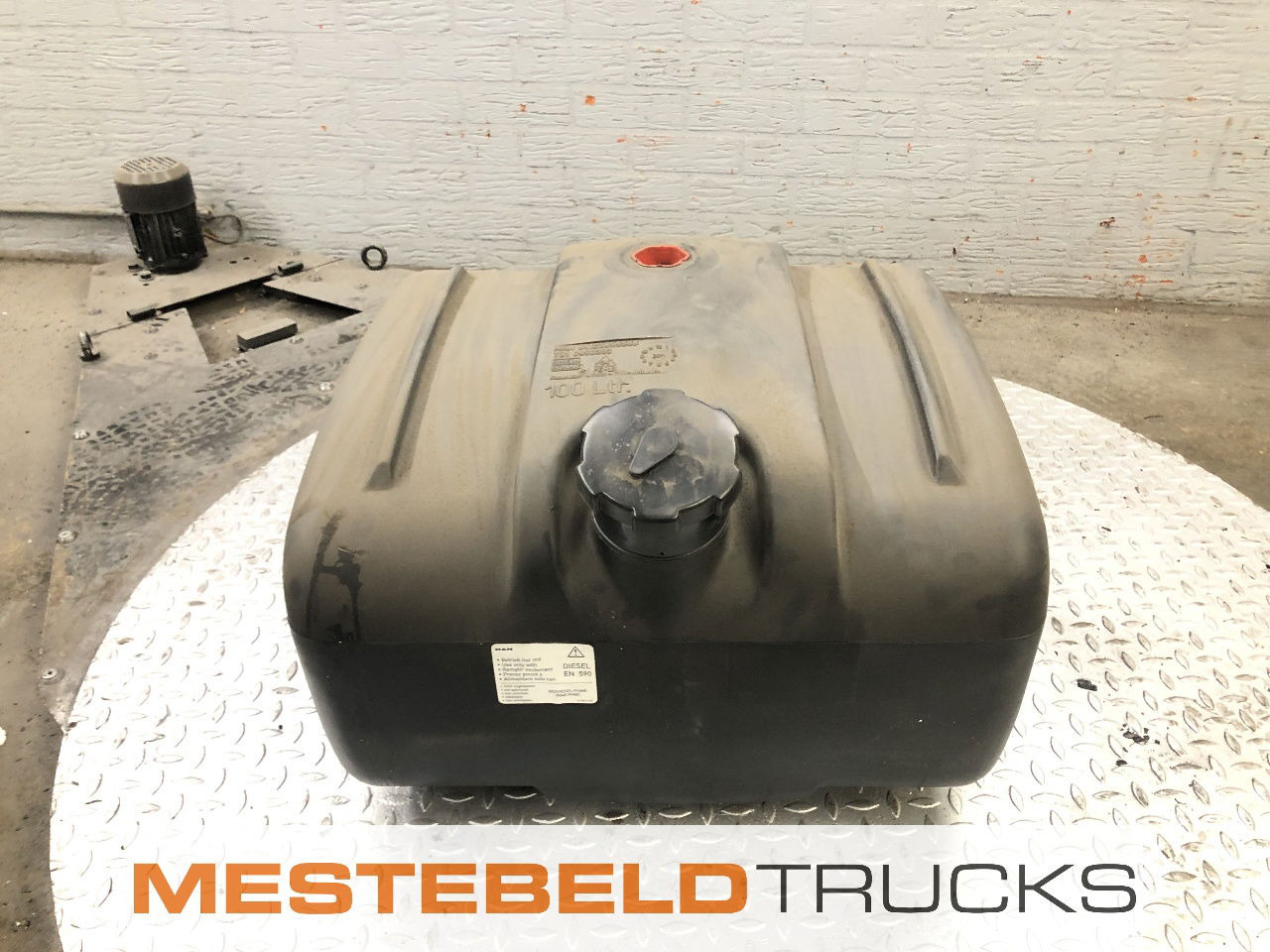 MAN Brandstoftank kunststof 100 liter - Degvielas sistēma - Kravas automašīna: foto 1 MAN Brandstoftank kunststof 100 liter - Degvielas sistēma - Kravas automašīna: foto 1