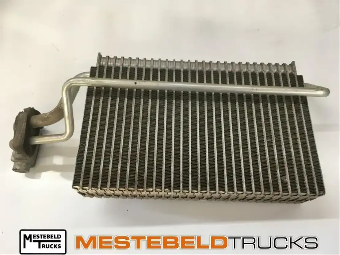 MAN Kachelradiateur - Kabīne un interjers - Kravas automašīna: foto 1 MAN Kachelradiateur - Kabīne un interjers - Kravas automašīna: foto 1