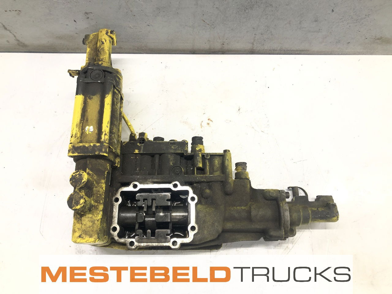 MAN Schakeldeksel 16S1820 TO - Pārnesumkārba un rezerves daļas - Kravas automašīna: foto 1 MAN Schakeldeksel 16S1820 TO - Pārnesumkārba un rezerves daļas - Kravas automašīna: foto 1