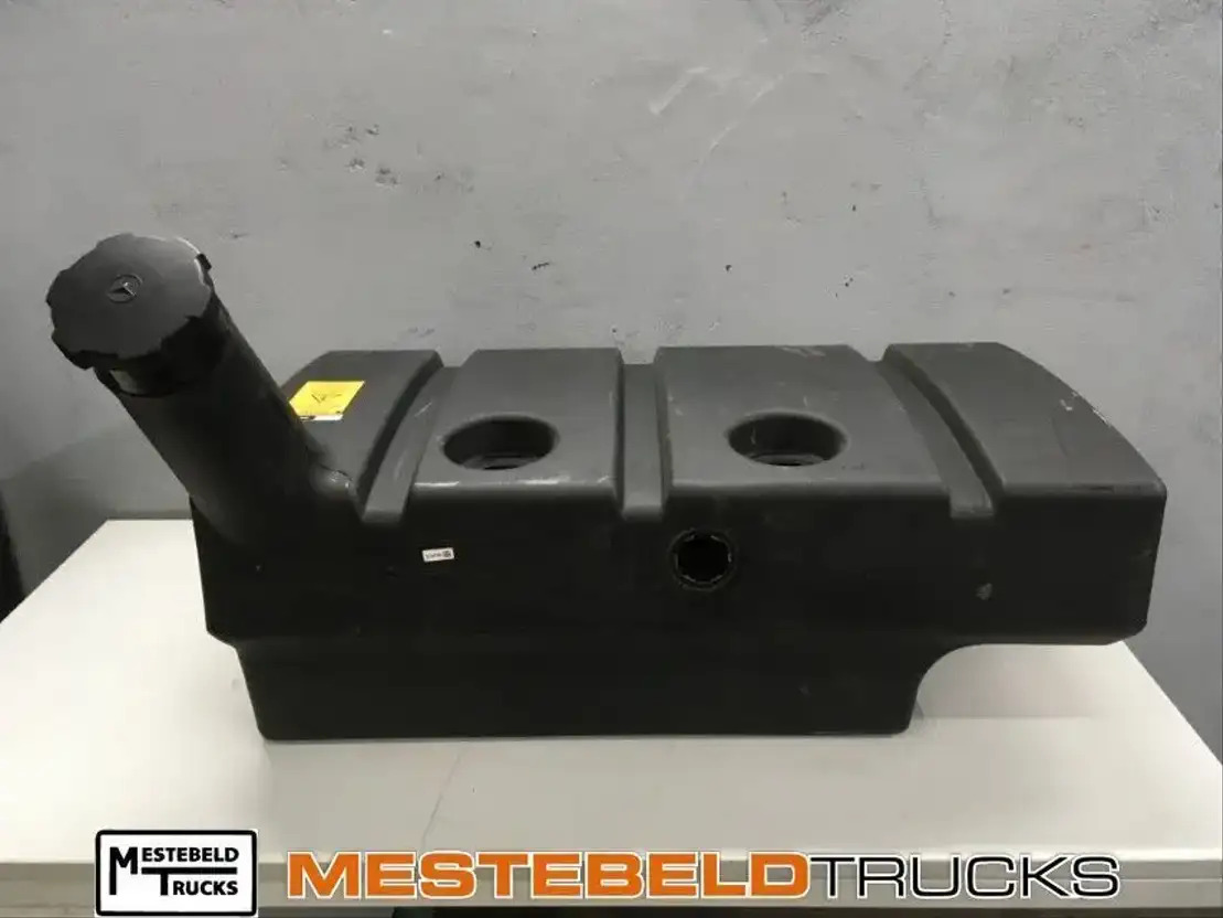 Mercedes-Benz Brandstoftank Atego 130 Liter - Degvielas tvertne - Kravas automašīna: foto 1 Mercedes-Benz Brandstoftank Atego 130 Liter - Degvielas tvertne - Kravas automašīna: foto 1