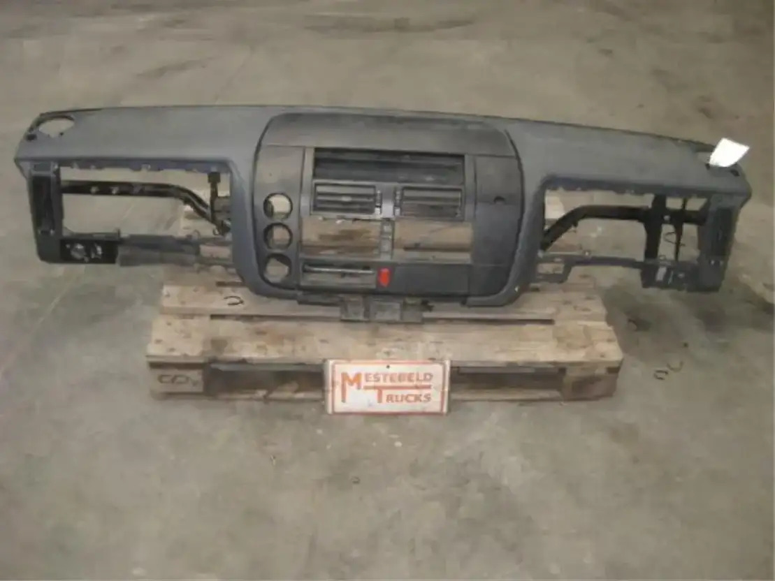 Mercedes-Benz Dashbord - Kabīne un interjers - Kravas automašīna: foto 1 Mercedes-Benz Dashbord - Kabīne un interjers - Kravas automašīna: foto 1