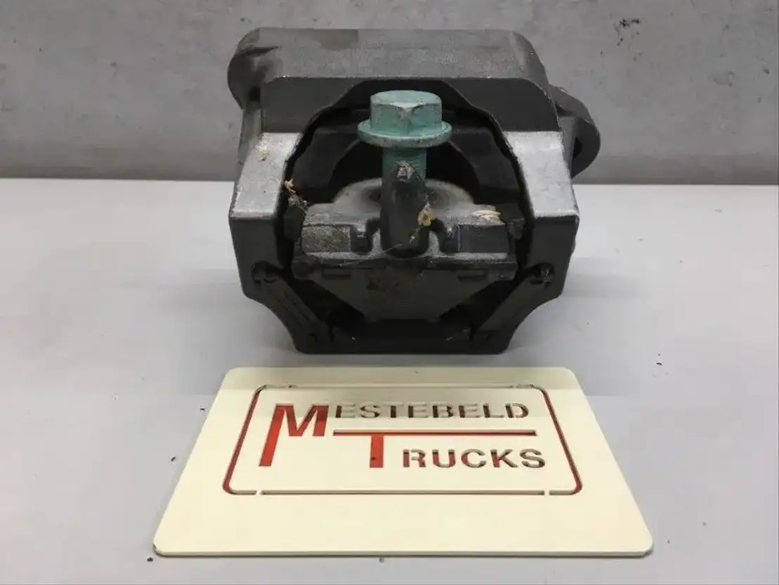 Mercedes-Benz Motorsteun linksvoor - Rāmis/ Šasija - Kravas automašīna: foto 1 Mercedes-Benz Motorsteun linksvoor - Rāmis/ Šasija - Kravas automašīna: foto 1