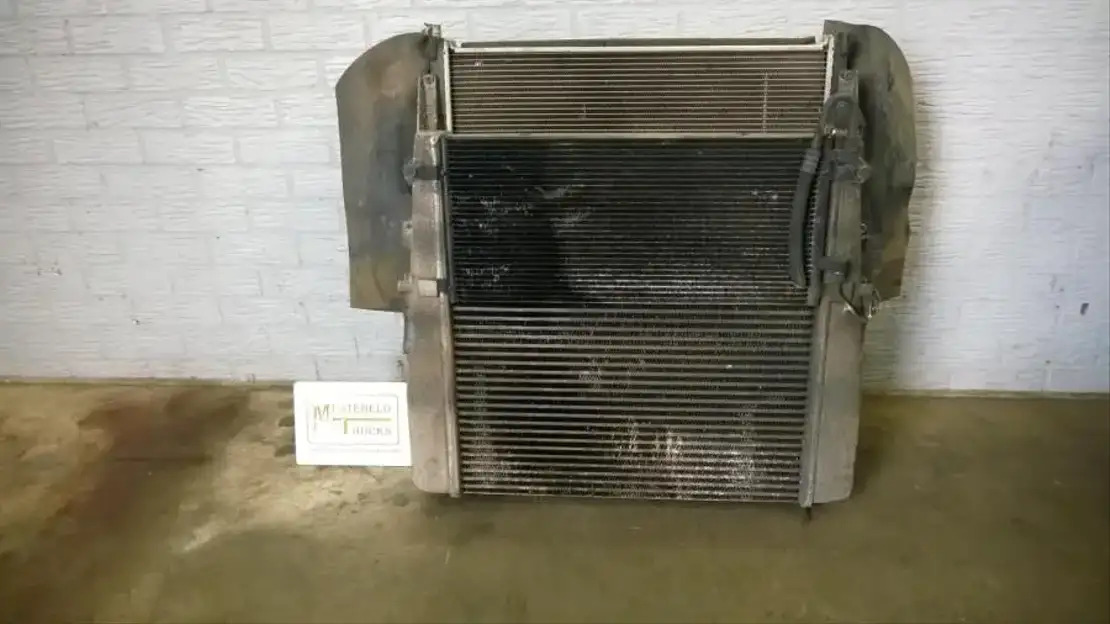 Mercedes-Benz Radiateur + intercooler - Dzesēšanas sistēma - Kravas automašīna: foto 1 Mercedes-Benz Radiateur + intercooler - Dzesēšanas sistēma - Kravas automašīna: foto 1