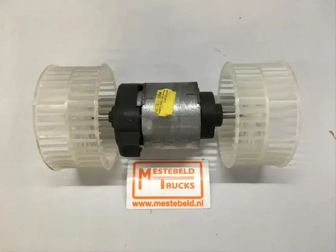 Mercedes-Benz Ventilatormotor kachel - Kabīne un interjers - Kravas automašīna: foto 1 Mercedes-Benz Ventilatormotor kachel - Kabīne un interjers - Kravas automašīna: foto 1