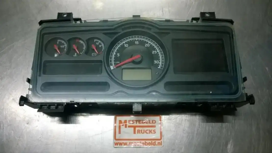 Renault Instrumentenpaneel Premium - Kabīne un interjers - Kravas automašīna: foto 1 Renault Instrumentenpaneel Premium - Kabīne un interjers - Kravas automašīna: foto 1