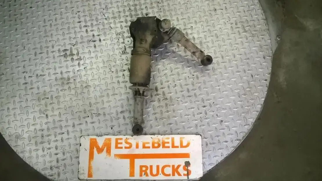 Volvo Cabinebevestiging achter - Kabīne un interjers - Kravas automašīna: foto 1 Volvo Cabinebevestiging achter - Kabīne un interjers - Kravas automašīna: foto 1