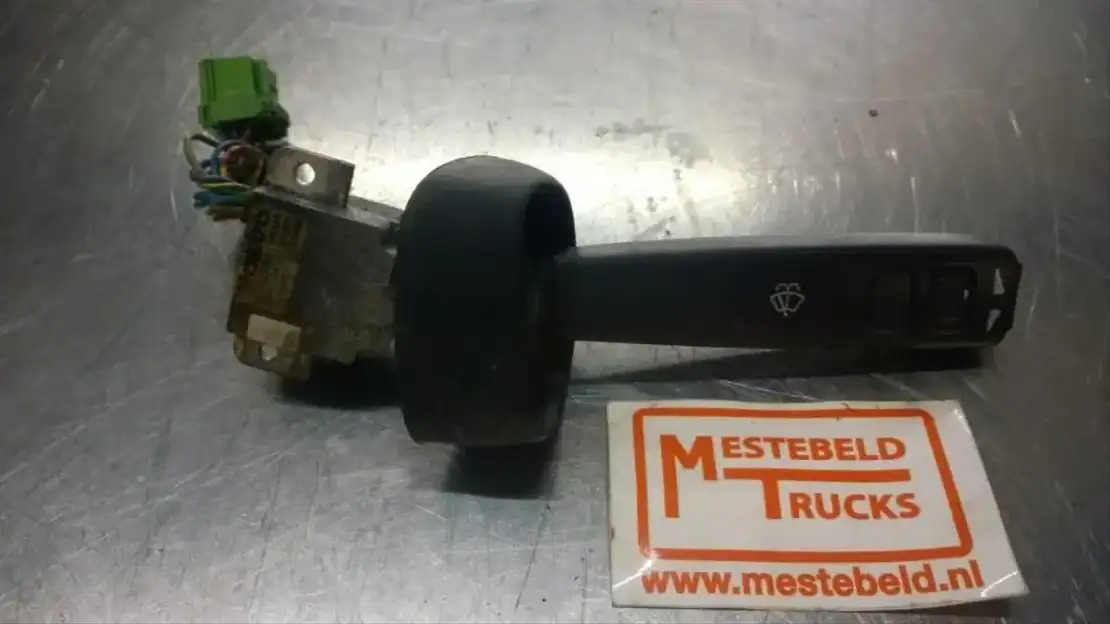 Volvo Stuurschakelaar ruitenwisser - Kabīne un interjers - Kravas automašīna: foto 1 Volvo Stuurschakelaar ruitenwisser - Kabīne un interjers - Kravas automašīna: foto 1