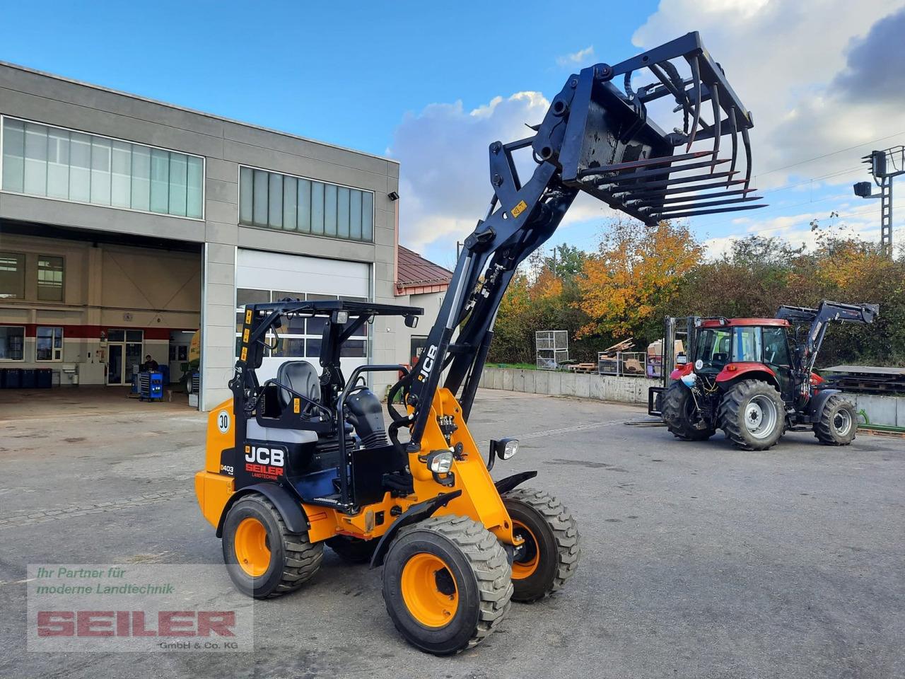 JCB 403 Agri PLUS - Mini iekrāvējs: foto 1 JCB 403 Agri PLUS - Mini iekrāvējs: foto 1