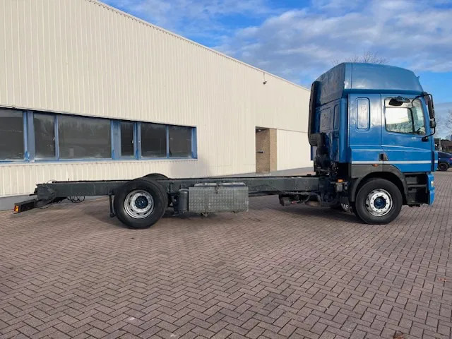 DAF CF 85.430 Manual gear Euro 4 - Šasija kravas automašīna: foto 5 DAF CF 85.430 Manual gear Euro 4 - Šasija kravas automašīna: foto 5