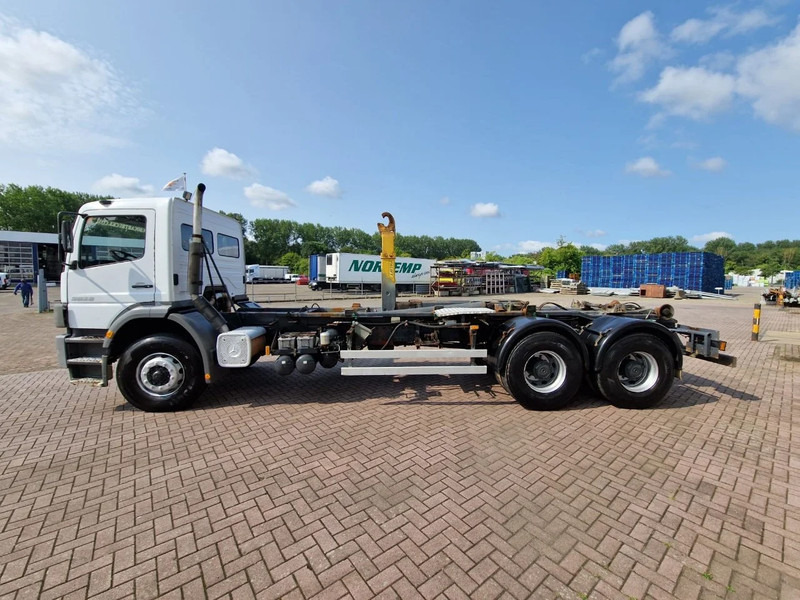 Mercedes-Benz Atego 2628 6x4 Euro 3 Manual Gear full steel suspension - Pacēlājs ar āķi: foto 5 Mercedes-Benz Atego 2628 6x4 Euro 3 Manual Gear full steel suspension - Pacēlājs ar āķi: foto 5