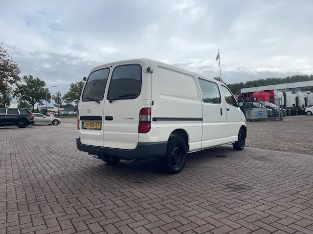 Toyota HiAce 2.5 D4-D 90 Lang Airco - Mazs furgons: foto 5 Toyota HiAce 2.5 D4-D 90 Lang Airco - Mazs furgons: foto 5
