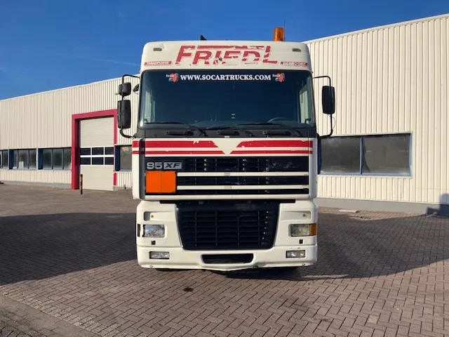 DAF XF 95.430 Manual-Gear Euro 3 - Vilcējs: foto 2 DAF XF 95.430 Manual-Gear Euro 3 - Vilcējs: foto 2