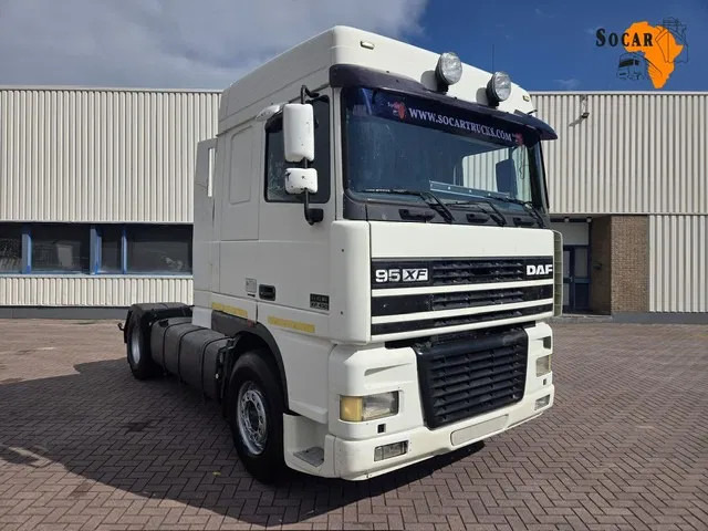 DAF XF 95.430 Manual gear Euro 3 - Vilcējs: foto 1 DAF XF 95.430 Manual gear Euro 3 - Vilcējs: foto 1