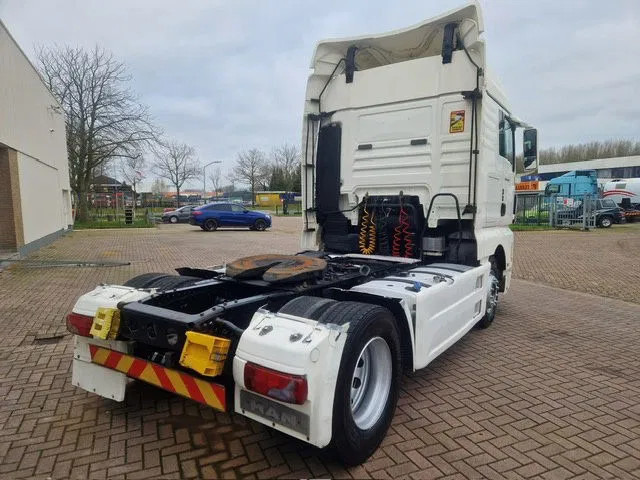 MAN TGX 18.480 Euro 5 Retarder 2-Tanks - Vilcējs: foto 3 MAN TGX 18.480 Euro 5 Retarder 2-Tanks - Vilcējs: foto 3