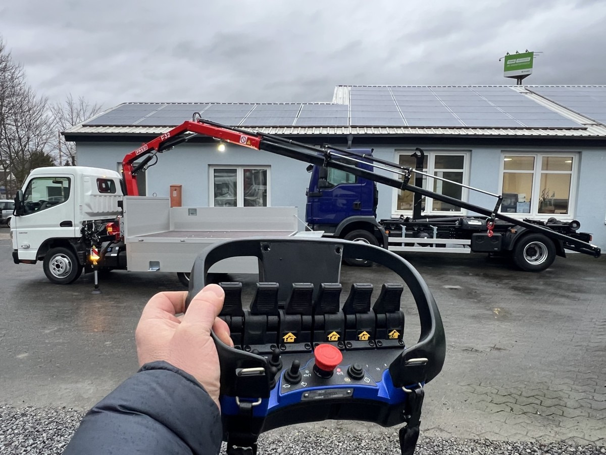 FUSO 3S15 Alu Pritsche 2.80m Ladekran Funk! - Automašīna ar kravas platformu: foto 2 FUSO 3S15 Alu Pritsche 2.80m Ladekran Funk! - Automašīna ar kravas platformu: foto 2