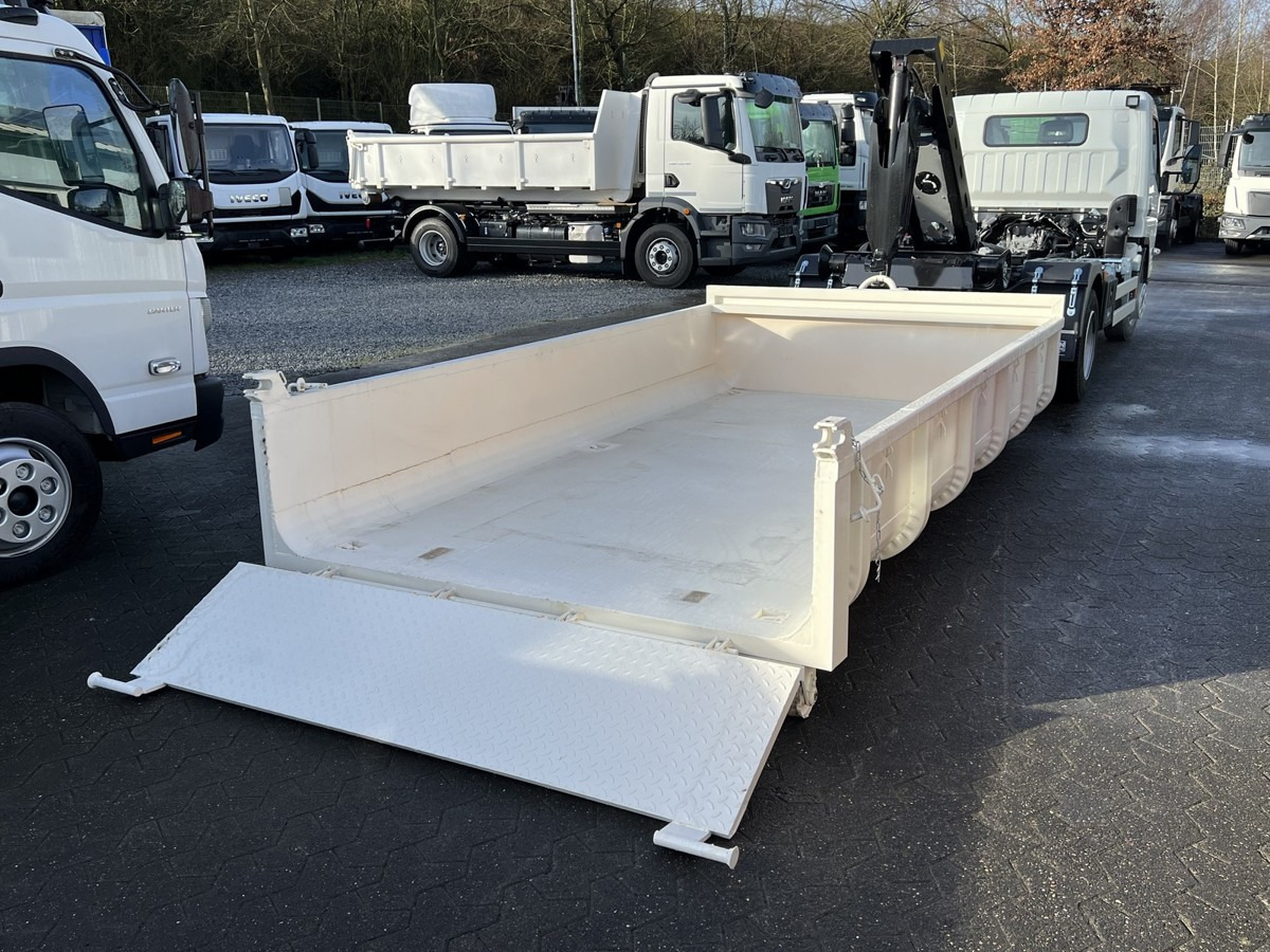 FUSO Canter FUSO 7C18 City Abrollkipper - Pacēlājs ar āķi: foto 4 FUSO Canter FUSO 7C18 City Abrollkipper - Pacēlājs ar āķi: foto 4