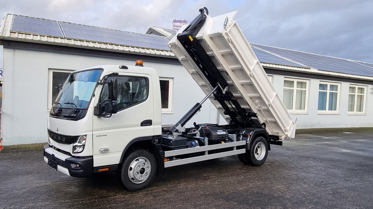 FUSO FUSO 9C18 Duonic City Abrollkipper GG 8.55t AHK - Pacēlājs ar āķi: foto 1 FUSO FUSO 9C18 Duonic City Abrollkipper GG 8.55t AHK - Pacēlājs ar āķi: foto 1