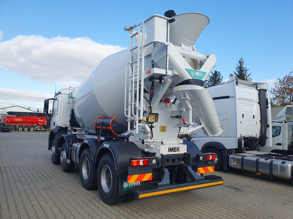 MERCEDES-BENZ Arocs 3740 8x4 Betonmischer IMER ORU LT105 H 10m - Betonvedējs: foto 4 MERCEDES-BENZ Arocs 3740 8x4 Betonmischer IMER ORU LT105 H 10m - Betonvedējs: foto 4