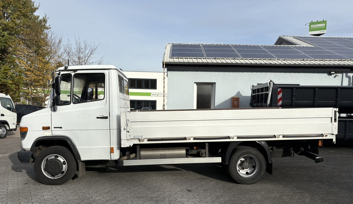 MERCEDES-BENZ Vario 816D Alupritsche 1 Hand - Automašīna ar kravas platformu: foto 3 MERCEDES-BENZ Vario 816D Alupritsche 1 Hand - Automašīna ar kravas platformu: foto 3