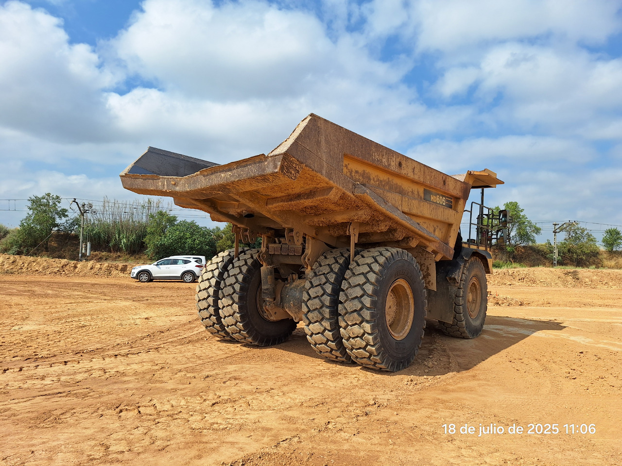 KOMATSU HD605 7-EO - Karjeru pašizgāzējs: foto 3 KOMATSU HD605 7-EO - Karjeru pašizgāzējs: foto 3