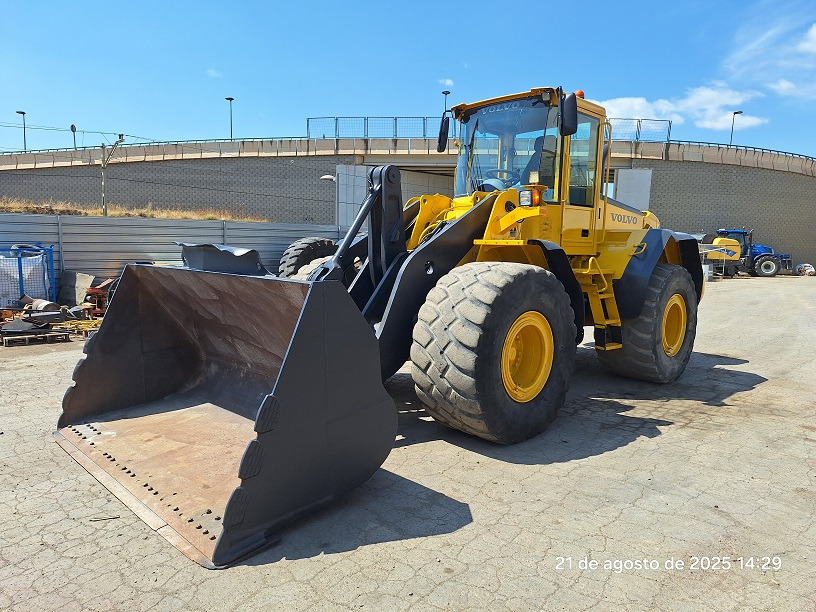 VOLVO L120E - Riteņu iekrāvējs: foto 2 VOLVO L120E - Riteņu iekrāvējs: foto 2