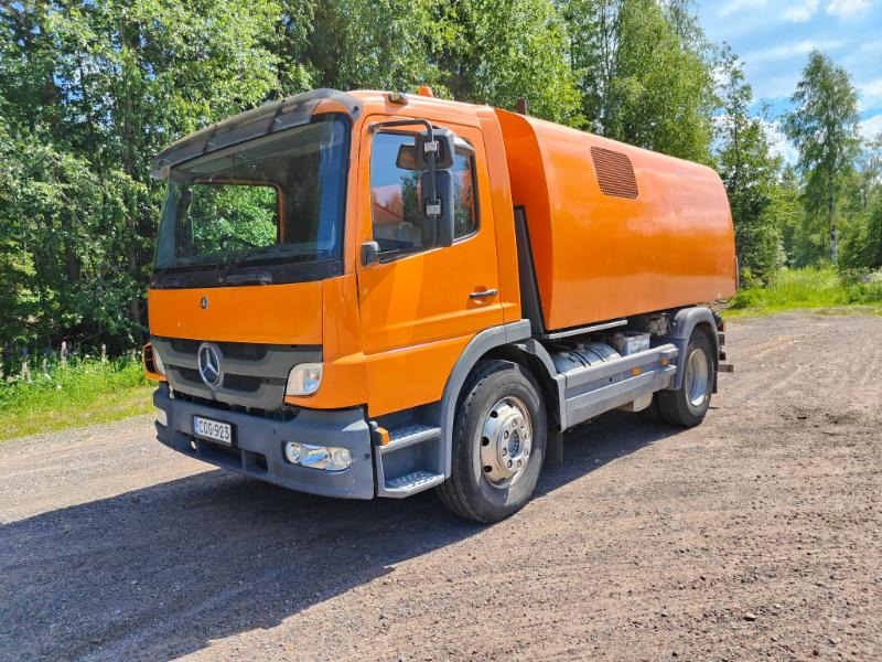 Bucher Cityfant 60 MB Atego - Ielu tīrīšanas mašīna: foto 2 Bucher Cityfant 60 MB Atego - Ielu tīrīšanas mašīna: foto 2