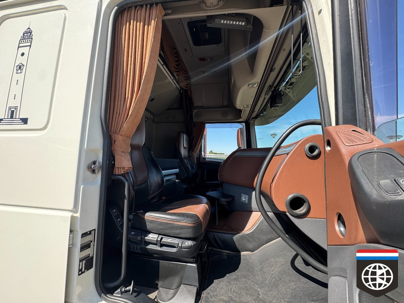 DAF XF 530 FT RETARDER / LEATHER INTERIOR / NIGHT AC / TUV 06-2026 - Vilcējs: foto 4 DAF XF 530 FT RETARDER / LEATHER INTERIOR / NIGHT AC / TUV 06-2026 - Vilcējs: foto 4
